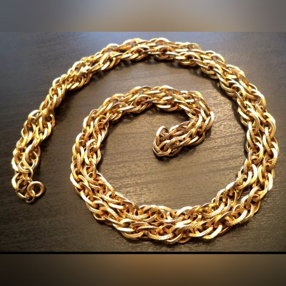 STUNNING  GOLD TONE HEAVY TEXTURED CHAIN 36" NECKLACE EUC